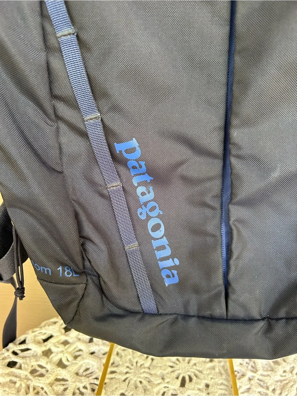 Patagonia Atom Pack 18L in Navy Blue